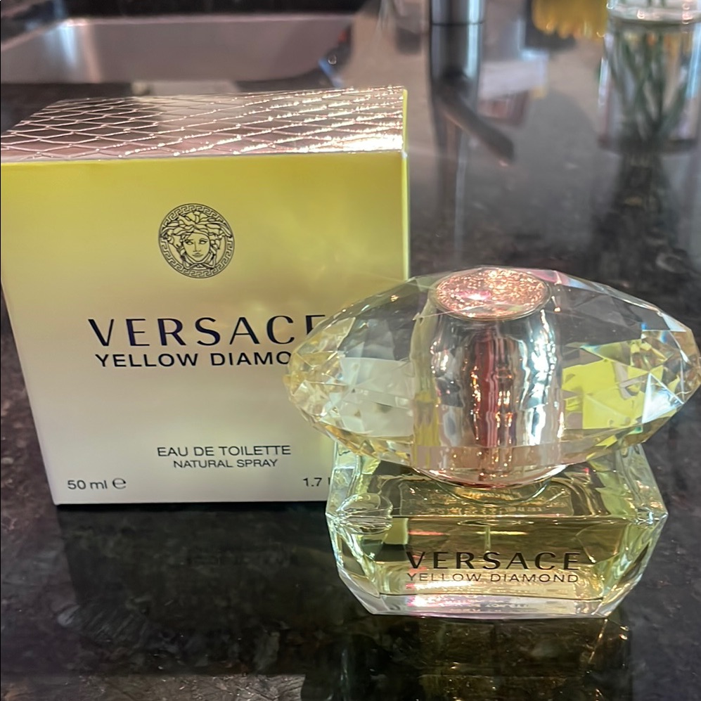 Versace Yellow Diamond Eau De Toilette Natural Spray